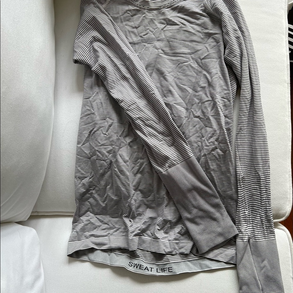 Lululemon long sleeve swift tech size 6 black and white stripes SUPER RARE